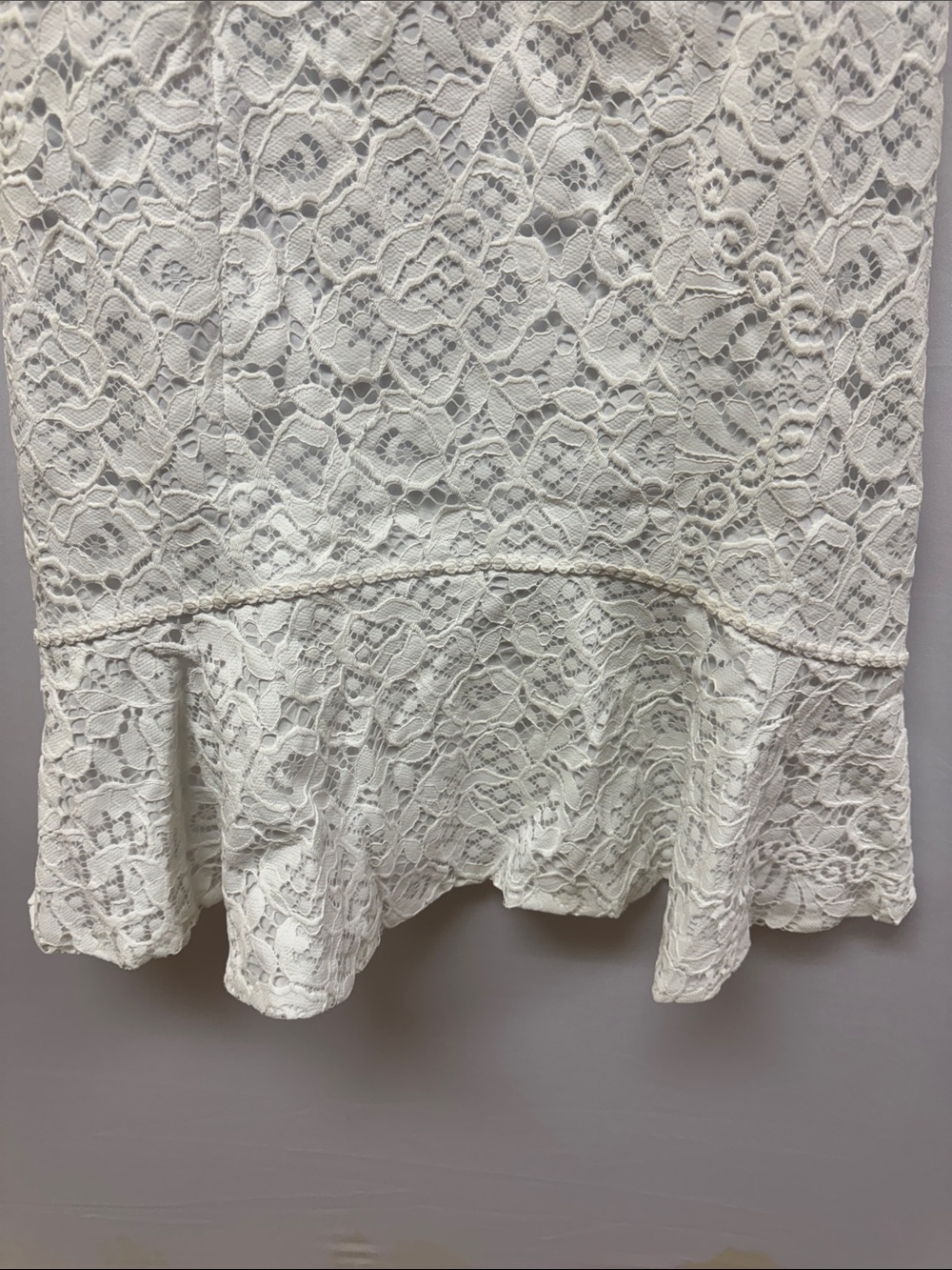 Lilly Pulitzer Lace Flutter Sleeve Dress - White Size 8 - Picture 6 of 7